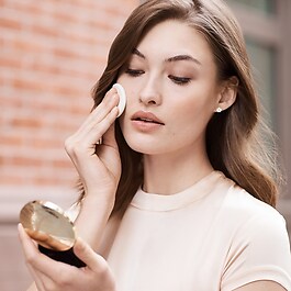 Double Wear Stay-In-Place Matte Powder Foundation - Fond de ten compact